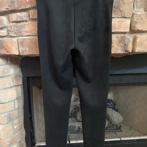 NWOT Andrew Mark jeggings. Black, super soft. Feels like velvet. Size small - Picture 5 of 7